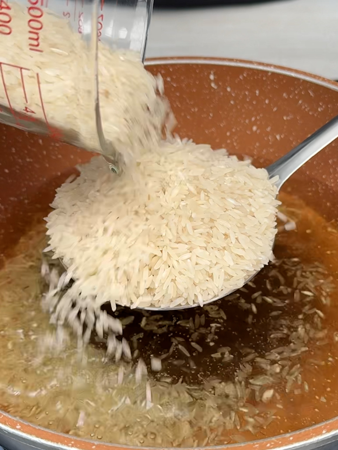 Como não aprendi isso antes! Todo mundo está fritando arroz depois de ver essa ideia genial #receita #receitas #arroz #arrozfrito