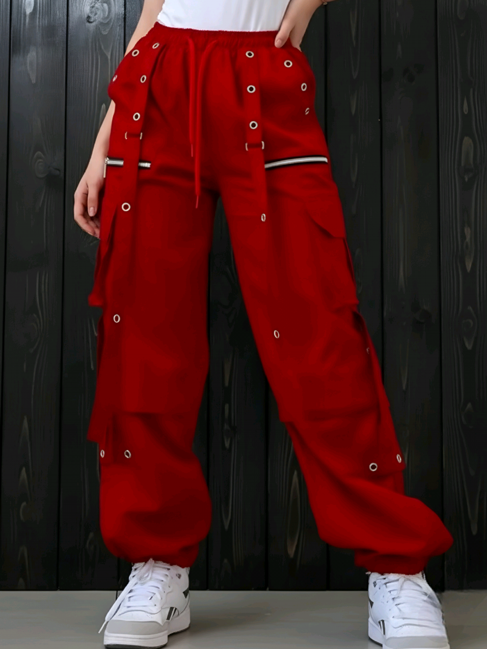 Desainnya unik bikin tampilan jadi berbeda #celanacewek #celanacargopanjang #cargopants #loosepants #OOTD 