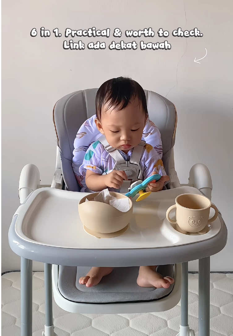 Replying to @sincerelyling_  Baby baru start makan? Kerusi macam ni memang memudahkan. Simple, stable & multifunction. Check link untuk details 👶🏻🍽️  #kerusimakanbaby #kerusibabymurah #baby6month #babydiningchair #foldablebabychair 