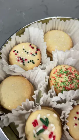 these containers are SO good for gifting cookies
