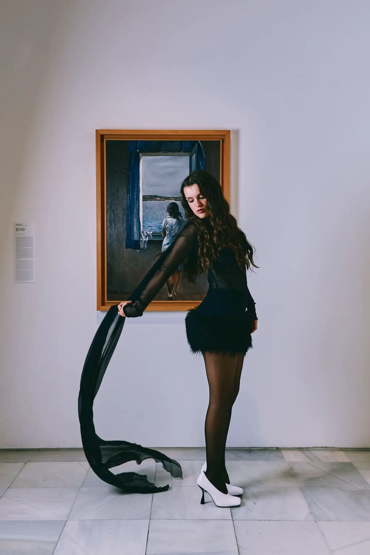 Nuestra Mujer del Año 2025 aprovechó su paso por los premios GQ Men of the Year para asomarse a la ventana más célebre de Salvador Dalí en el Museo Reina Sofía. El resultado no nos pudo gustar más. Un instante suspendido entre moda y arte que nos dejó uno de los retratos más memorables de la velada. Todas las fotos de los premiados, en la web de GQ España. #GQMoty #Amaia #Dali  ‘Muchacha en la ventana’, Salvador Dalí: © Salvador Dalí Fundació Gala-Salvador Dalí. VEGAP, Madrid, 2025