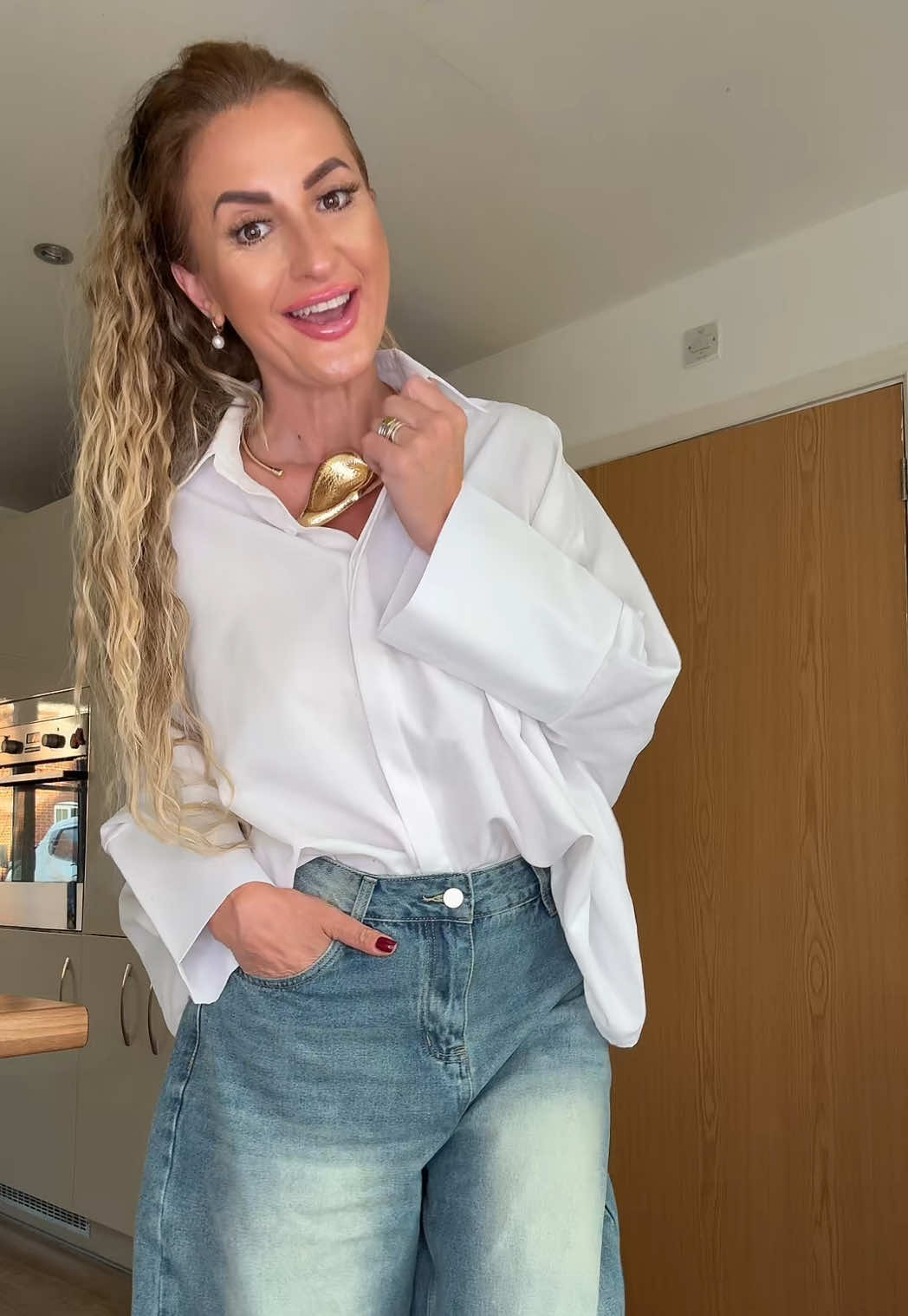 🎀🤍This shirt from @UOOZEE FASHION is simply 🔥🔥🔥🎀#TikTokMadeMebuyIt #BlackFriday #shirt #casualoutfits #fallfashion 