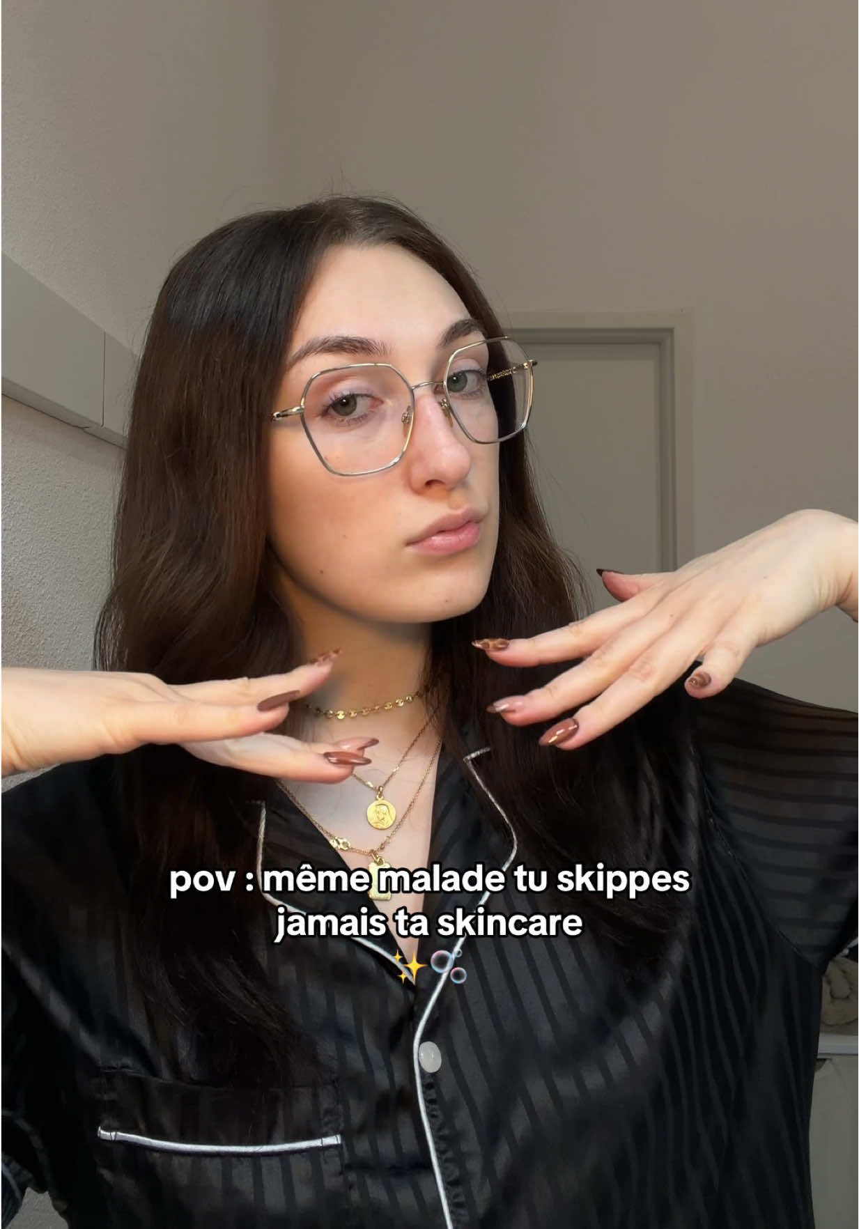 Malade ou bourré toujours faire sa skincare >> @byoma @Caudalie @chanel.beauty @Kérastase @Aromazone_officiel #skincareaddict #skincare #soinspeau #grwm 