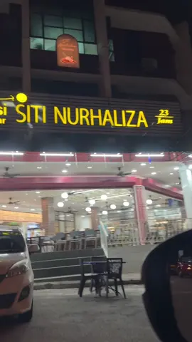 @Siti Nurhaliza tak cakap pun buka kedai nasi kandar