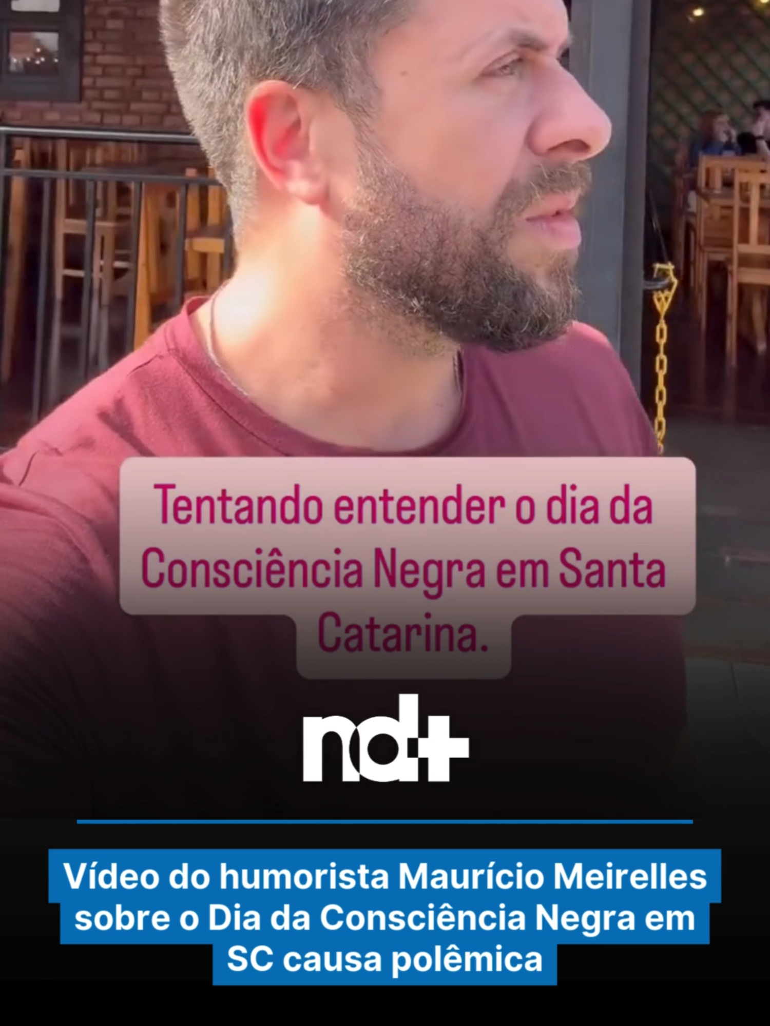 Um vídeo publicado pelo humorista Maurício Meirelles nesta quinta-feira (20), Dia da Consciência Negra, gerou polêmica nas redes sociais após ele relacionar a data ao cenário de Pomerode, cidade do Vale do Itajaí. No registro, Meirelles aparece dando uma volta de 360 graus, mostrando turistas caminhando pelo centro da cidade. Na publicação, ele adicionou a frase que desencadeou a polêmica: “Tentando entender o Dia da Consciência Negra em Santa Catarina.” O vídeo rapidamente viralizou e os comentários tomaram rumo de debate acalorado. Diante da repercussão, Meirelles interagiu com o público na própria publicação. Em resposta a seguidores, escreveu: “Se eu postasse ‘tentando entender o Dia da Consciência Alemã em Angola’ ou ‘tentando entender o Dia da Consciência Japonesa no Egito’, vocês iam problematizar?”, disse Meirelles. Leia em #NDmais  📷 Maurício Meirelles/maumeirelles/Instagram #MaurícioMeirelles #Pomerode #ValeDoItajaí #Polêmica #ConsciênciaNegra #DiaDaConsciênciaNegra #VídeoViral #Debate #Repercussão #SC