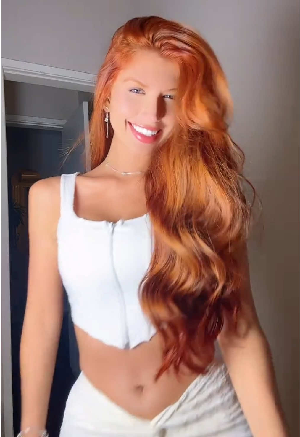 - - YASMIN AHZIR  - -  . . . #ruiva #linda #tiktokviral #hair #modelo 