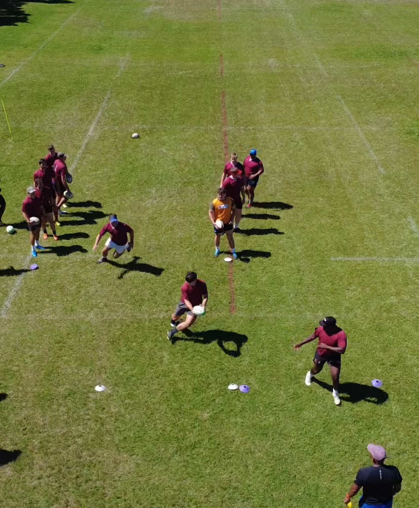 Your alignment and running lines decide everything — whether defenders turn in, turn out, or freeze. Control the pictures, create the space. #fyp #rugby #skillslab #passing #rugbyskills 