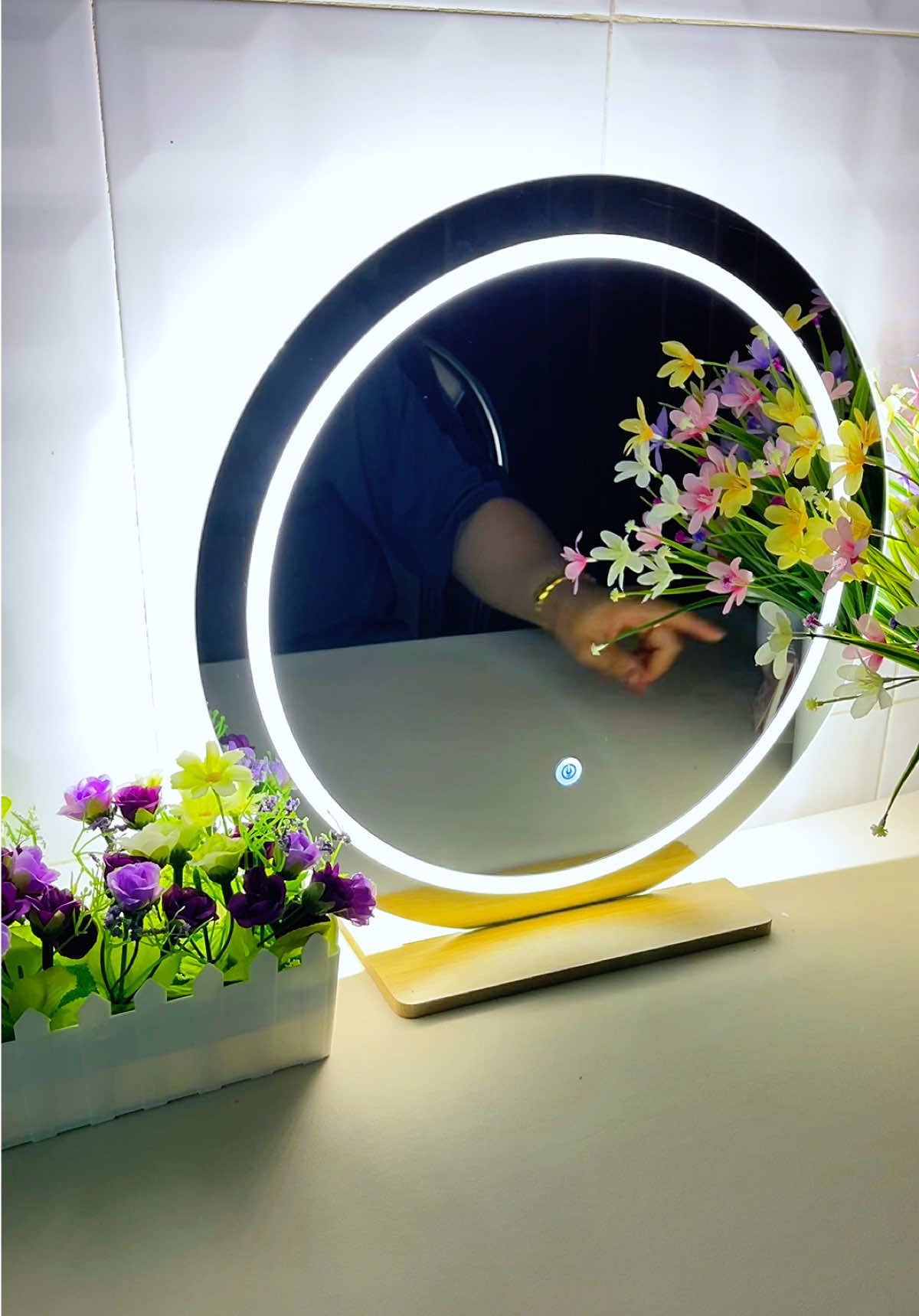 Gương tròn đèn led cảm ứng #guongdenled #guongtrontreotuong #guongtron #ngoclanhmecutin #xuhuong 