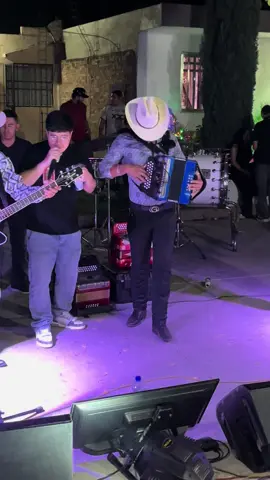 Desde muy temprana edad soñaba andar en lo grande🔥🎶🌴 @palmenosdesinaloa Ft. @hanseloso_10  #corridos #sierreño #sinaloa #fyp #viral