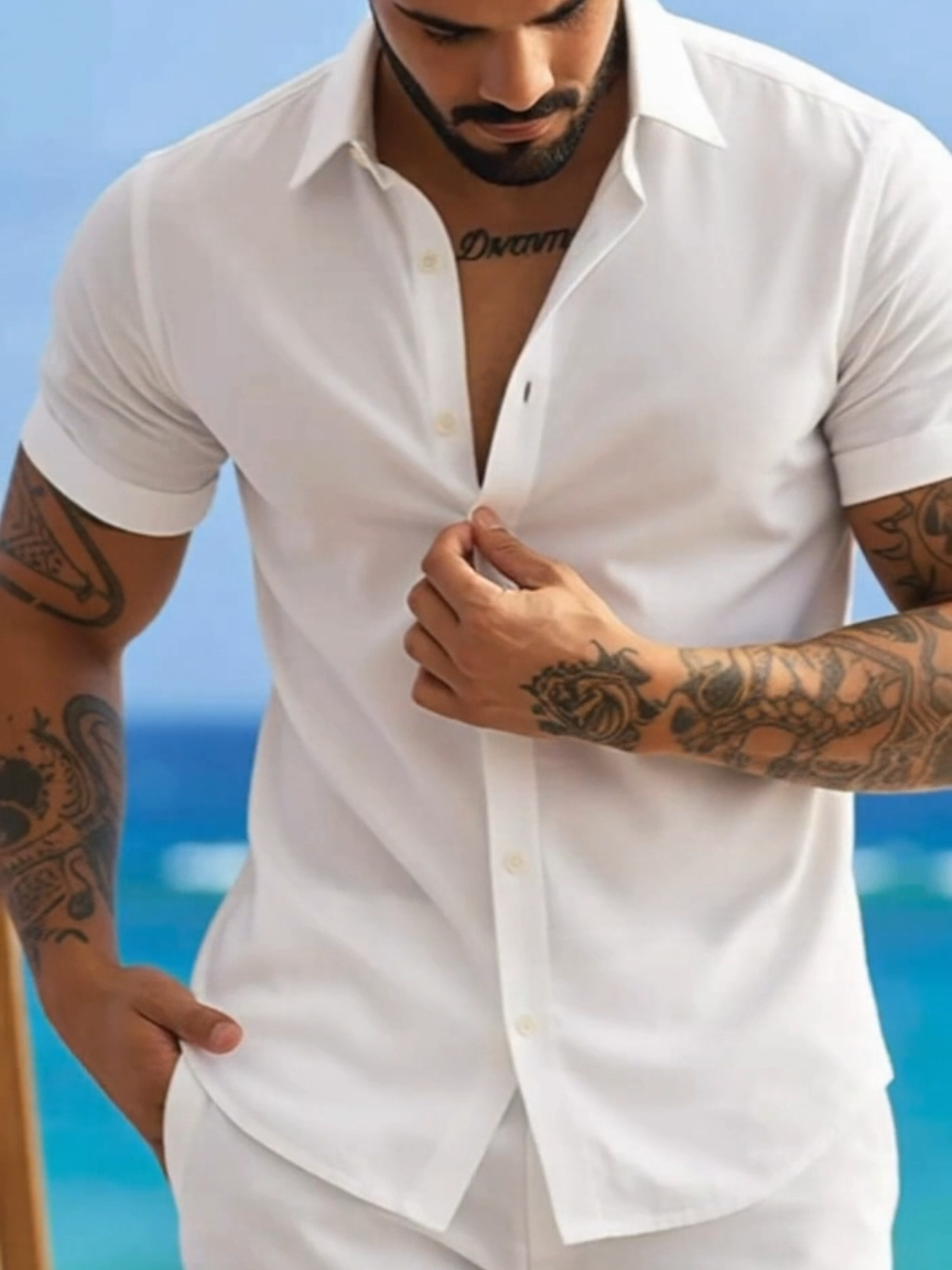 ✨ Conjunto branco para arrasar com estilo e elegância! 💫 Camisa clean e bermuda moderna para um look sofisticado e cheio de atitude! 👔💪 Dica: Perfeito para um passeio, evento casual ou até um happy hour! 🍹 Gostaram? Comentem aqui! ⬇️ #ModaElegante#ConjuntoBranco #ModaMasculina #LookDoDia #EstiloSofisticado