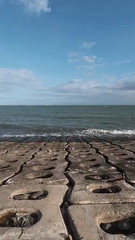 If you feel your life is sinking… Group yourselves into 4.  #funny #dinklife #RelatablePH #DailyMood #djiosmonano 