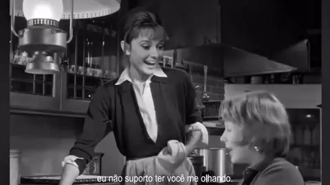 como pode um filme de 1961 acabar com o meu 2025  #audreyhepburn #shirleymaclaine #thechildrenshour #fyp #foryoupage 