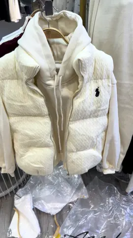 Set quần áo nặng 3kg là thật :)))