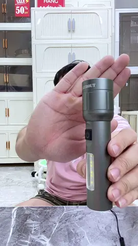 Đèn pin cầm tay siêu sáng #denpin #denpinsieusang #denpincamtay #denpinminisieusang #namnhacua90 