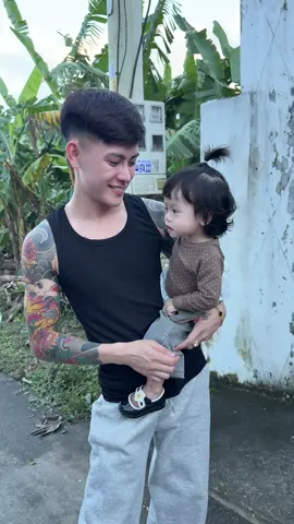 Em bé sữa thích đi chơi với ba Kiên Chổi lắm #xuhuong #viral #besua @Kiên Chổi ✅ @Phạm Thư ✅ 
