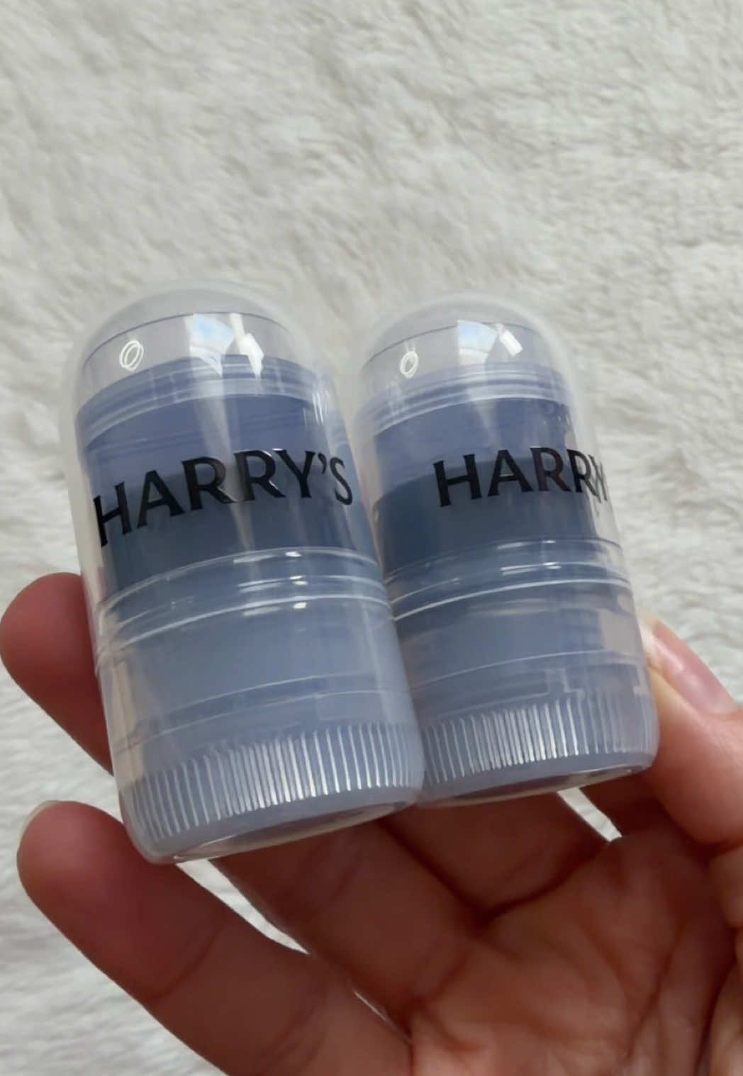 Harry’s Re-Hydrating Sticks are a jelly serum made for all skin types with niacinamide, hyaluronic acid & peptides #harrys #faceserum #mensskincare #skincare #hydratingskincare 