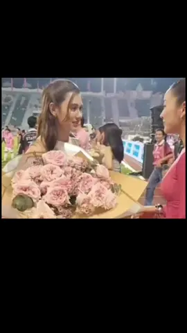 flowers for Miuuu 🩵 #MySafeZoneseries  #LenaMiu #wlw #gl #fyp 