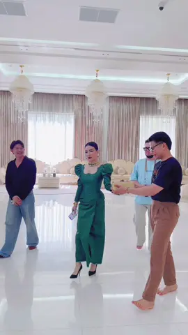 តុបតែងមុខជូនបងស្រី🙏🏻💚✨ ម៉ូតសក់ដោយ Meng Go Sea Aum #លោកជំទាវយឹមឆៃលីន #norakmakeup #psalon2025