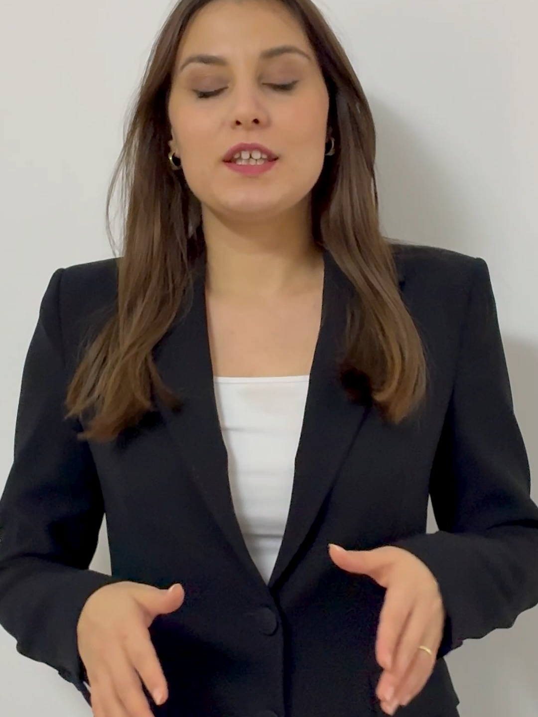 🔴Günün öne çıkan ekonomi haberlerini sizler için derledik! (21 Kasım 2025) ▪ Asgari ücrette geri sayım başladı. ▪ Genel Sağlık Sigortası priminde değişiklik. ▪ Otomobil fiyatları artabilir. ▪ Kart işlemlerinde yeni dönem. ▪ Türkiye’nin G20 performansı öne çıkıyor. ▪ Dünya borç batağında, Türkiye listede pozitif ayrışıyor. ▪ Piyasalarda sert düşüş. #ekonomi #ekonomi7 #altın