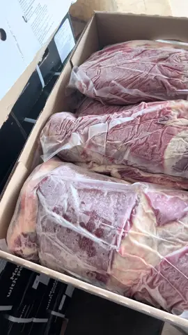 CAN FOOD AGRO olaraq hər zaman ətlərimizin keyfiyyətinə üstünlük veririk.Göründüyü kimi təmiz,sümüksüz,100/100 halal kəsilmiş dana ətləridir.Pərakəndə satış üçün @🥩SARAY HALAL MEAT HOUSE🥩 ilə əlaqə saxlayın zəhmət olmasa. Topdan Satış üçün: 📲 050-220-77-05 #ət #ukrayna🇺🇦 #halal #halalfood #ukrainemeat #premiummeat #halalkəsim #ukraynaəti #keşfet #azərbaycan🇦🇿 