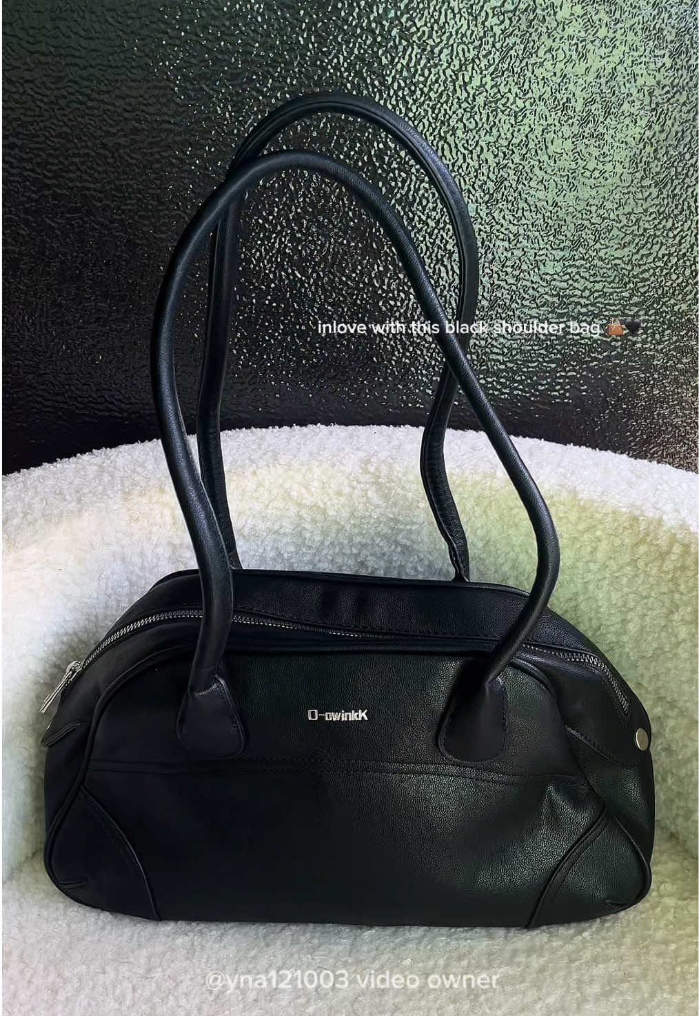 inlove with this black shoulder bag! 👜🖤     #oowinkk #oowinkkbag #shoulderbag #bag #bagforwomen 