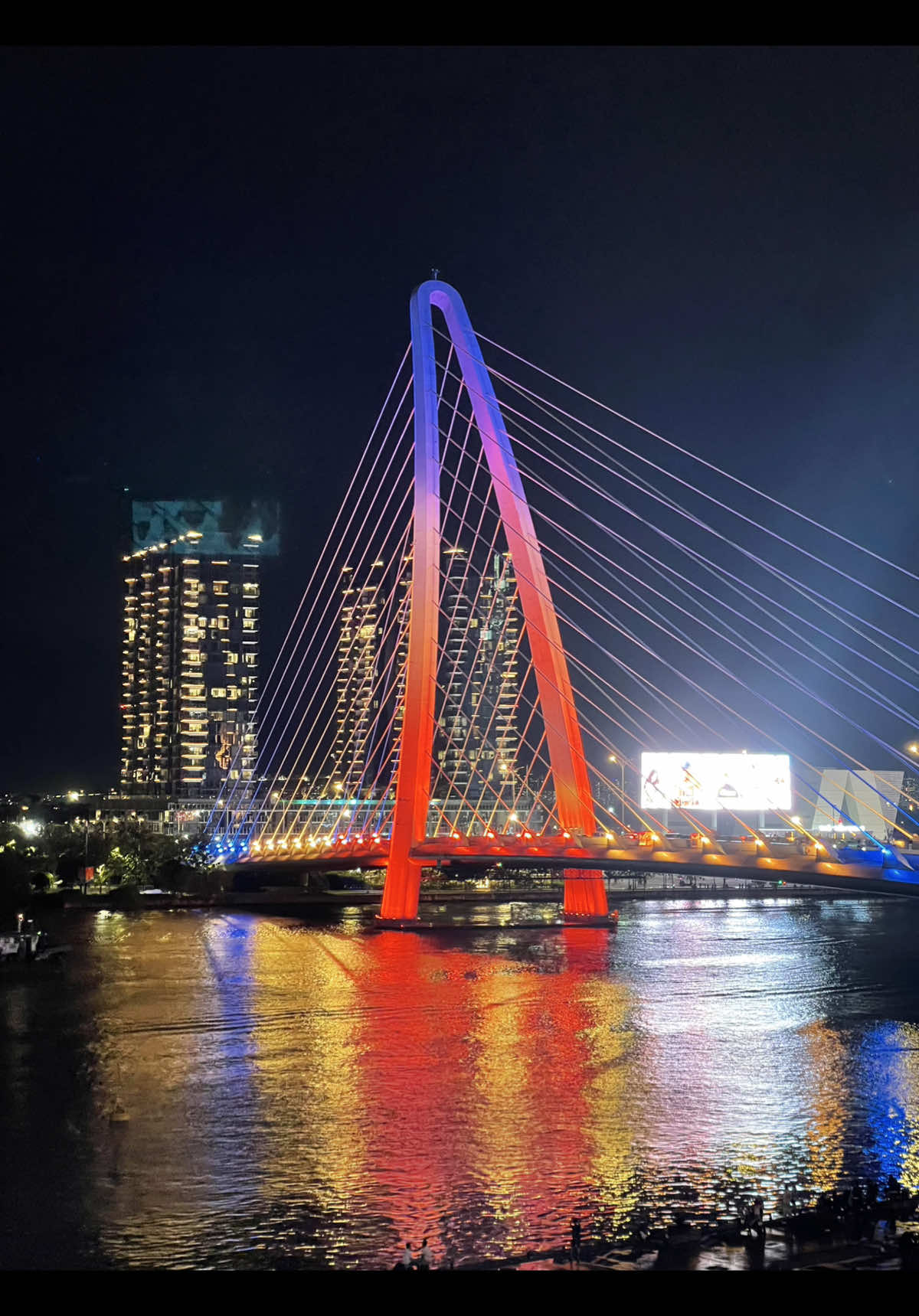 Falling for Saigon at night 🥰✨📸 #saigon #congvienbason #xuhuong #trending #fyp #viral #vietnam #basonbridge 