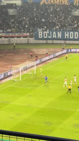 Si paling Jung 💙 #persibvsdewaunited #persibbandung #persib #fyp #levelasia 