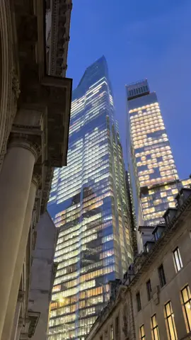 LONDON #londonstreets #welcometolondon #viral #fyp #forupage 