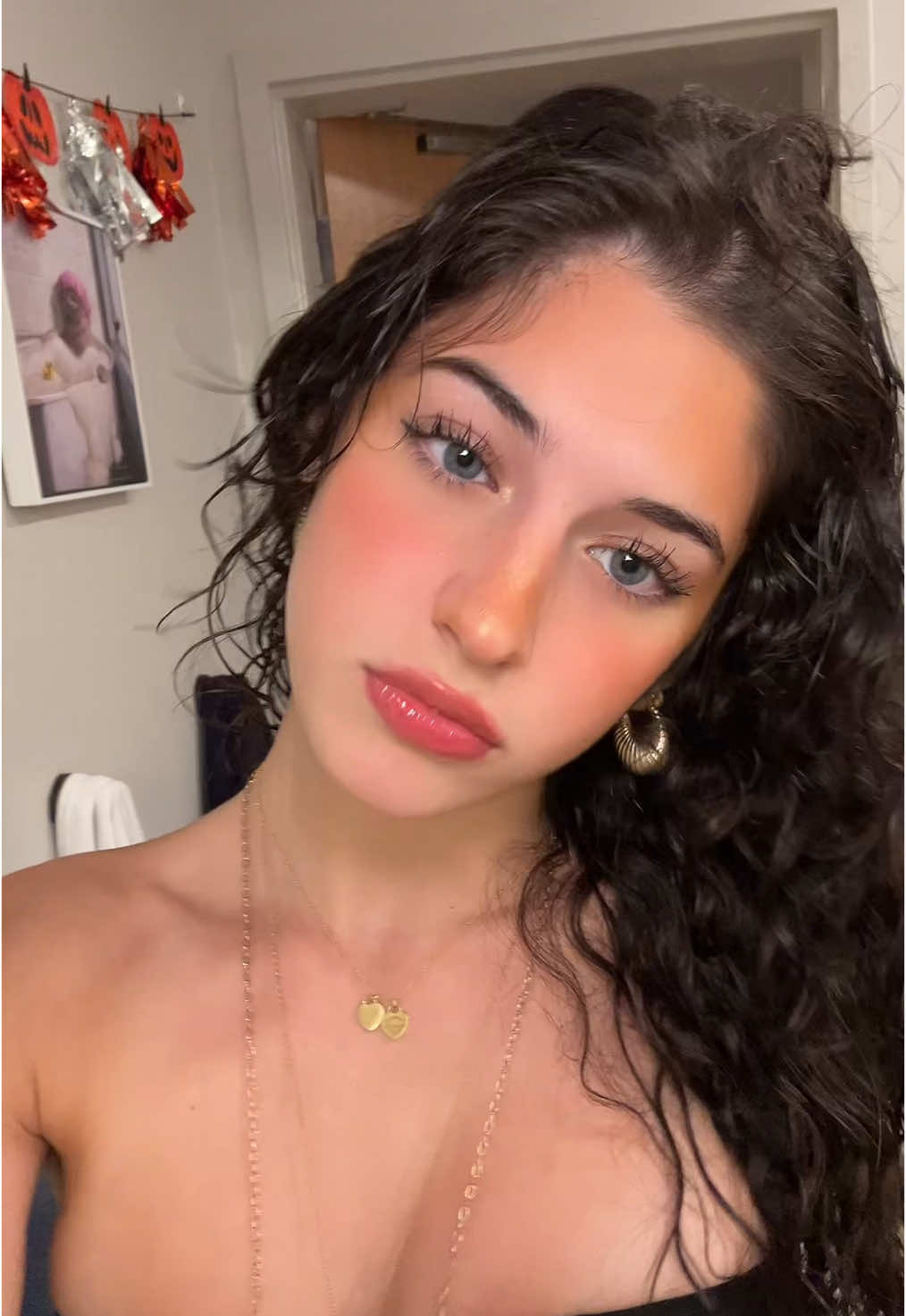 My highlighter brand name is mia isn’t that awesome #hair 