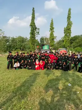 pelatihmu tidak  menginginkan kamu pintar dalam berkelahi, namun pelatihmu hanya  menginginkan kamu meneruskan perjuangan & tidak lupa asalnya.💚 #pagarnusa86 #gasmilirboyo #pencaksilat #pagarnusasumberagung #fyppppppppppppppppppppppp 