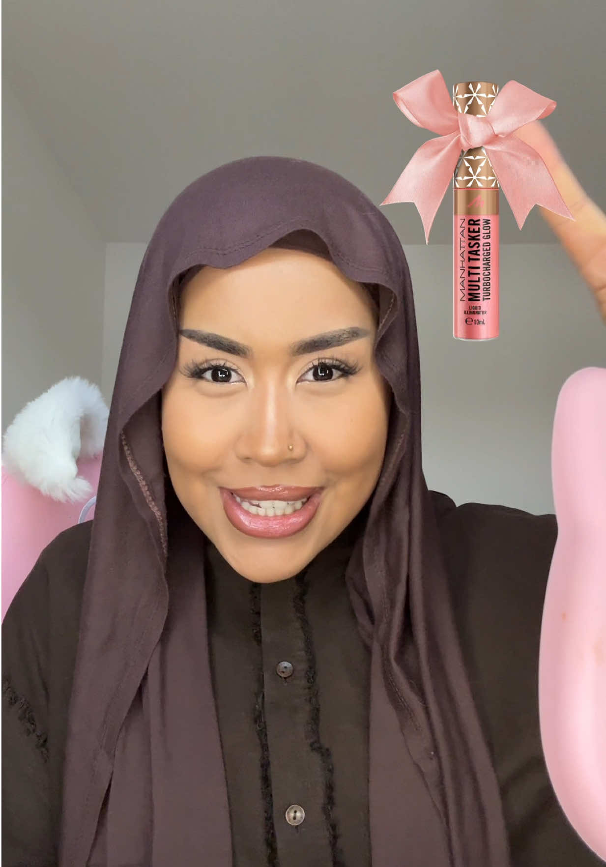 Anzeigel Mal sehen wer gut aufgepasst hat👀🙂‍↕️ @manhattancosmetics #TheManhattanCollective #TurboChargeYourGlow | Die Teilnahmebedingungen findest du auf @manhattancosmetics 