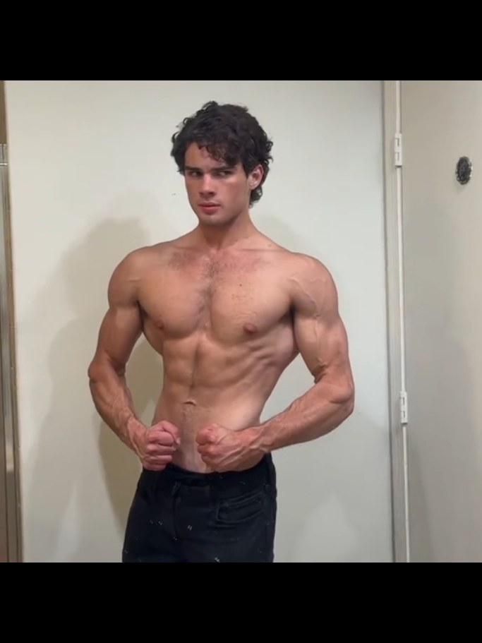 clav is so tuff @Clavicular  #looksmax #looksmaxing #bp #blackpil #clavicular 