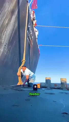 Stopping a 20,000-Ton Ship with a Rope? Watch What Happens.#MooringSafety#DockWorkers #MaritimeFacts#ShipDocking#EngineeringExplained