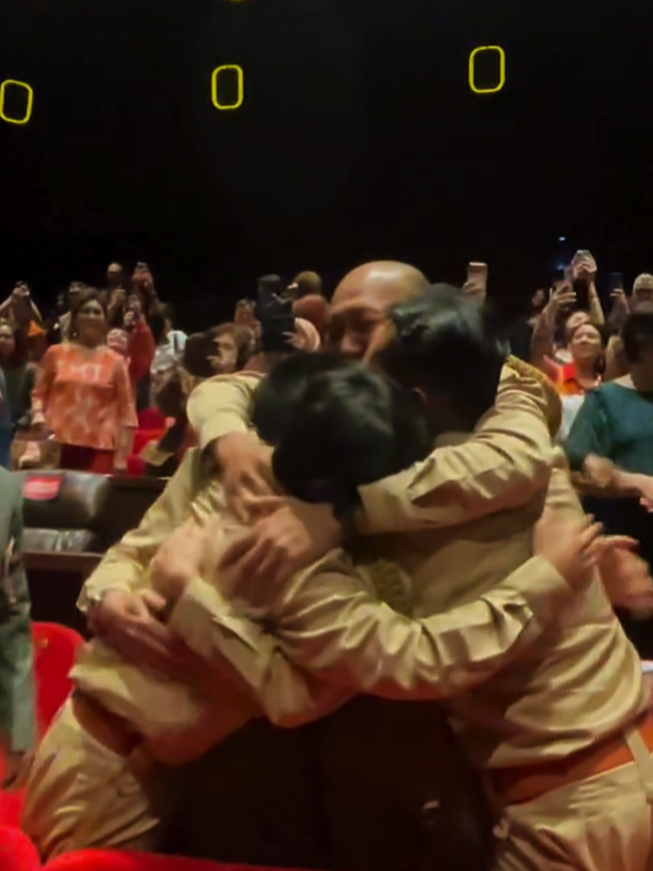 gala premiere agak laen menyala pantiku 🥺🤍  #indrajegel #benedion #agaklaen #pilemagaklaen 