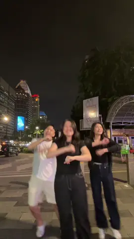 pretty sure pak satpam and lampu jalanan senayan were judging us hard @kay @Gustavo Joewono 