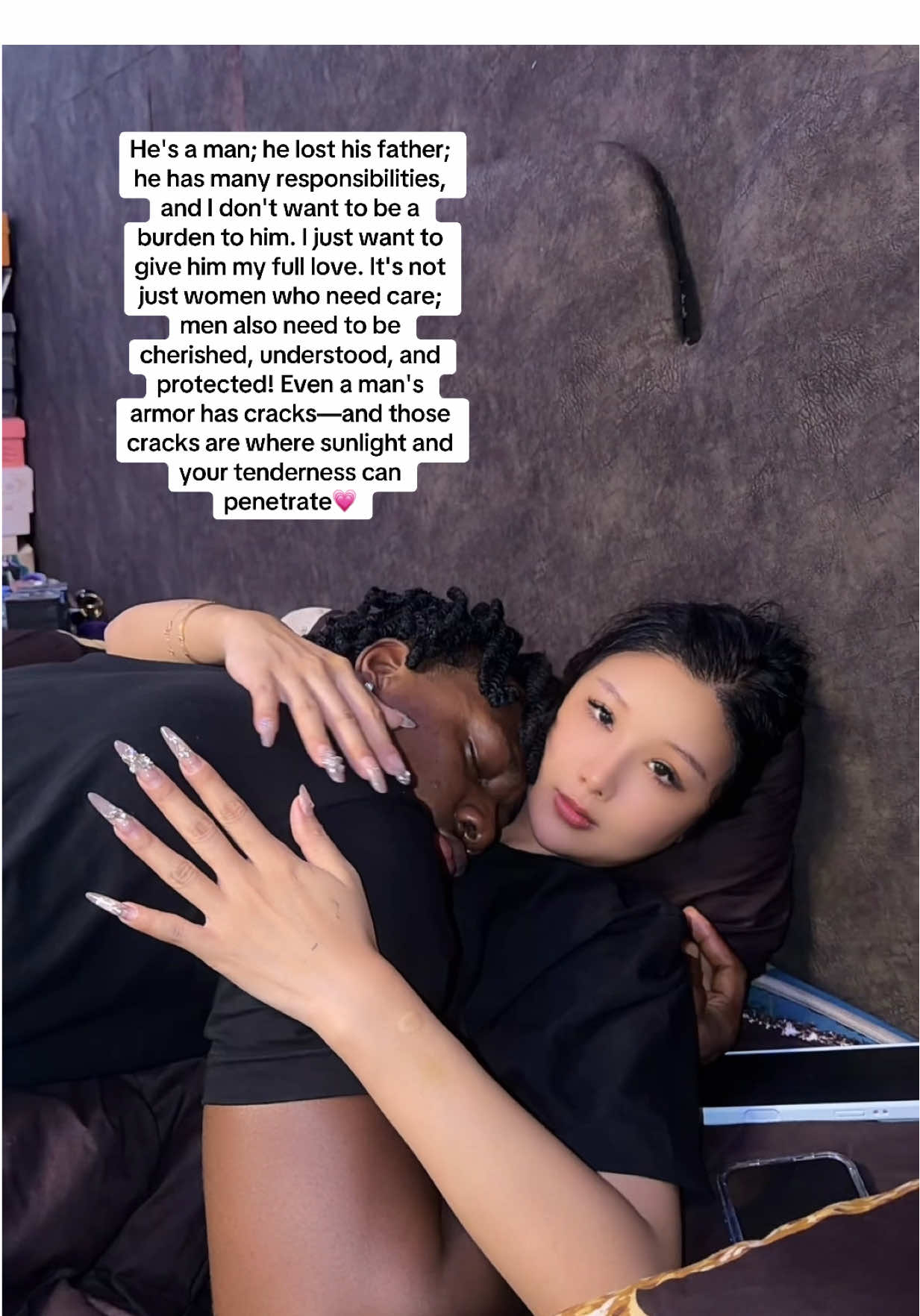 He's a man; he lost his father; he has many responsibilities, and I don't want to be a burden to him. I just want to give him my full love. It's not just women who need care; men also need to be cherished, understood, and protected! Even a man's armor has cracks—and those cracks are where sunlight and your tenderness can penetrate.@KING OF TIKTOK❤️‍🩹🔥 #couple #Love #Bernie #nigeria #Chinese 