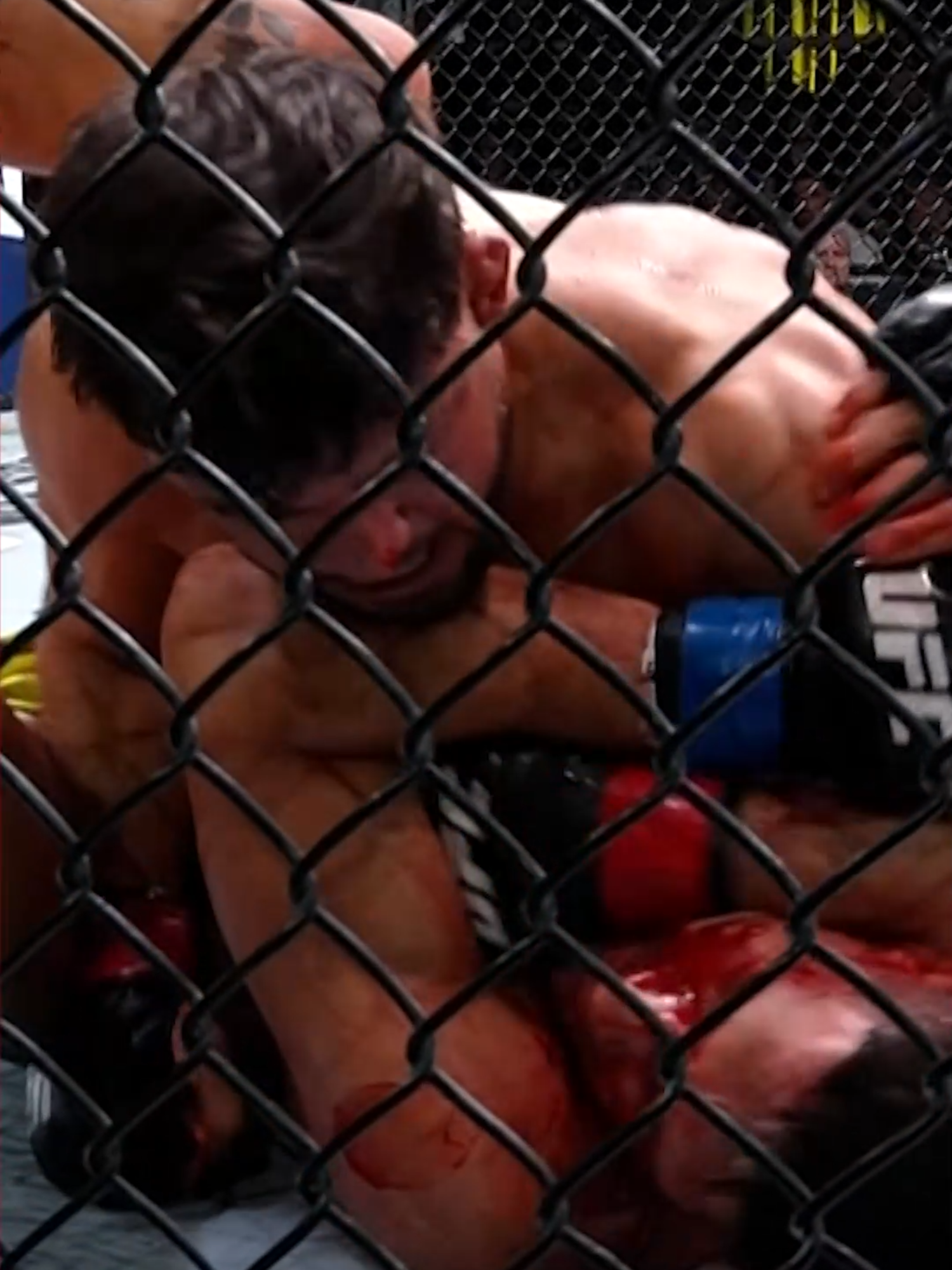 When Arman Tsarukyan applies the pressure it is SUFFOCATING 🥵 #UFCQatar #UFC #MMA #ArmanTsarukyan