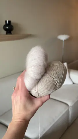 Working on a shorter version of the Amelia Hood in this soft beige 🤍 #knittok #knitwear #knittinginspiration #hoodedscarf #EmClimaUltraLeve 