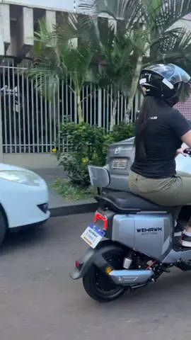 ID:🔎CEA-JSN-WPX🛵 Scooter Elétrica WeHawk TNX 1000W - Verde Militar Uma opção ecológica e moderna para a sua mobilidade urbana! Esta scooter elétrica WeHawk TNX 1000W combina estilo aventureiro na cor verde militar com eficiência e tecnologia. Possui um motor potente de 1000W, bateria de 60V 20Ah para boa autonomia, freio a disco para segurança e painel digital completo. Ideal para quem busca economia e praticidade no dia a dia. ScooterElétricaVerde #ScooterElétrica #WeHawkTNX #MobilidadeUrbana #TransporteElétrico #VeículoElétrico