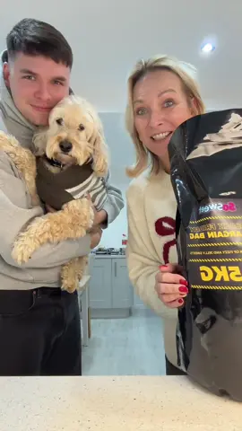 Guest appearance for the @SoSweet Black Friday 5kg bag! #blackfriday #blackfridaysale #sosweet #sweets #sweet 