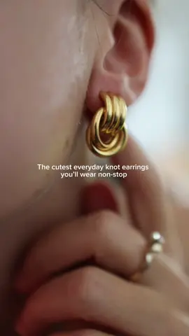 Obsessed with these knot earrings 🤍✨ Lightweight, chic, and perfect for all my holiday looks ❤️🥰 #tiktokmademebuyit #holidayready #giftidea #jewelryfinds #earrings @HEAVEN MAYHEM 