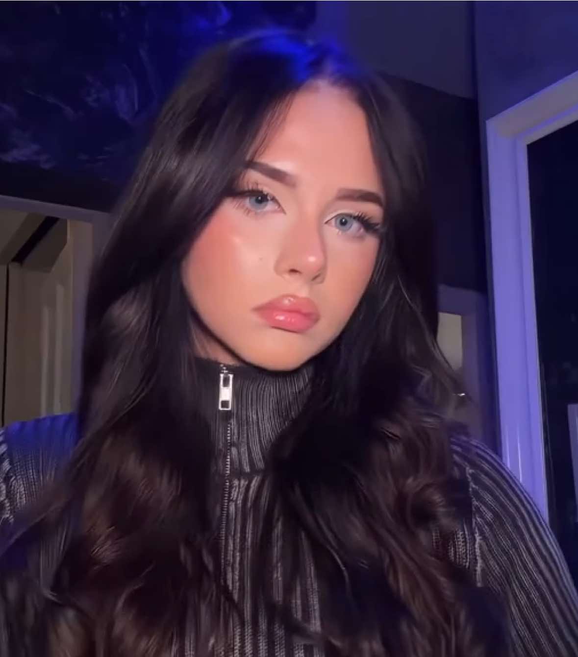 chiara template for this trend! | this took longer than i expected and still looks bad uhm | give creds to me, sophi and vik (for the clips) | shatter & photo: @𝐜 𝐞 𝐥 𝐢 𝐧 𝐞 ❄️ | @Chiara Calisto | #fyp #blowup #chqrinas #foryou #charliedittemplate 