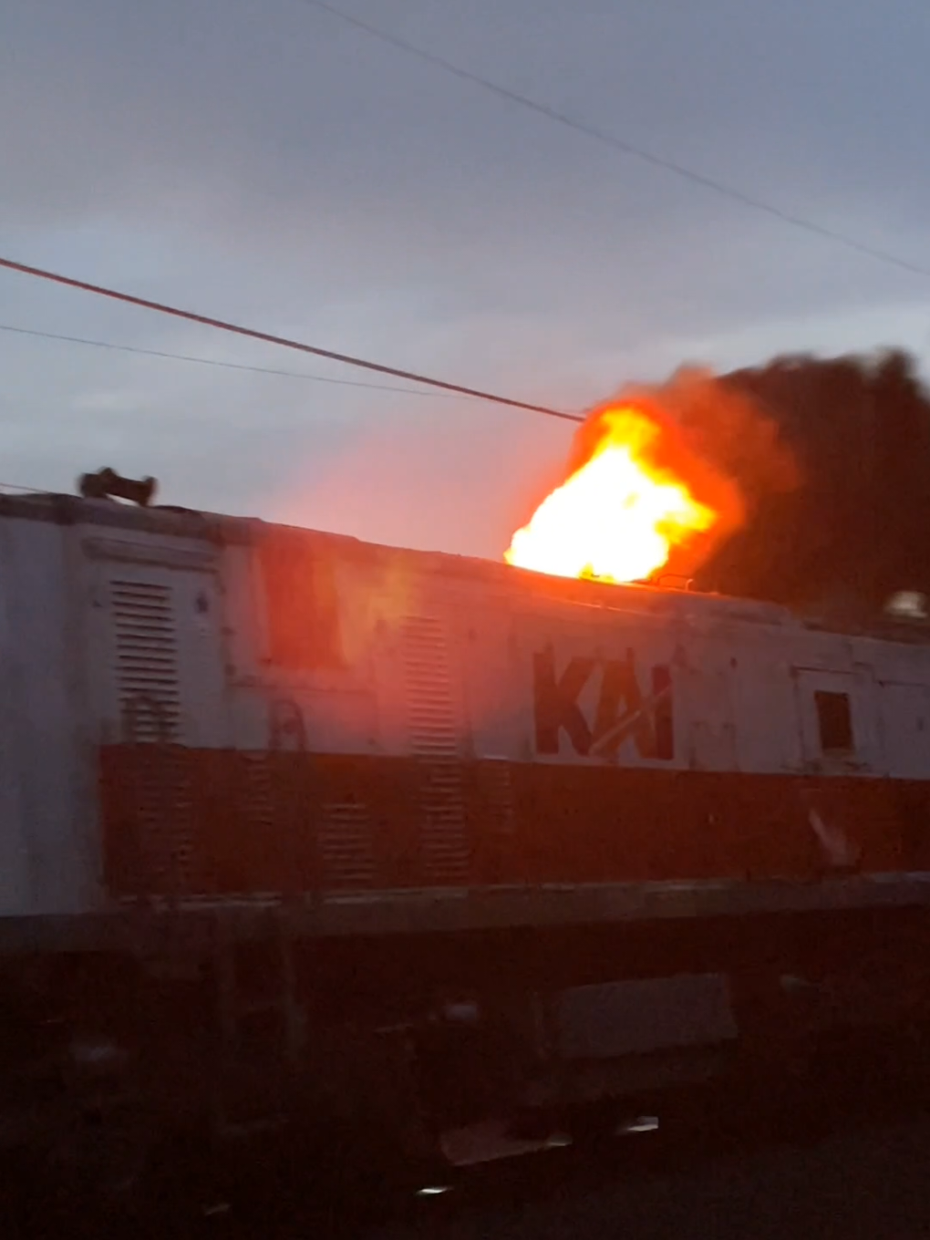 Bekasi bakar bakar🥵 #lokomotifkobong #railfans 