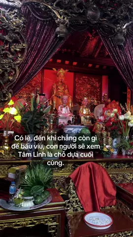 Trách tâm con chưa vững, nên thần con còn loạn. Ngạt thở giữa dòng đời chật chội, chơi vơi giữa những điều quá sức. Giữa cuộc đời mênh mông, mình chơi vơi đến mức tưởng như chẳng trụ nổi nữa.  Chỉ ước được đặt gánh nặng xuống một lần, để thân được nghỉ, tâm được yên, và lòng tìm lại chút bình an cho chính mình. Người tâm loạn mới là người mang đau khổ nhất. 😔 #phatphapnhiemmau #tuphuvanlinh #thuctinh #haudongnetdeptamlinh #tinnguongthomau 