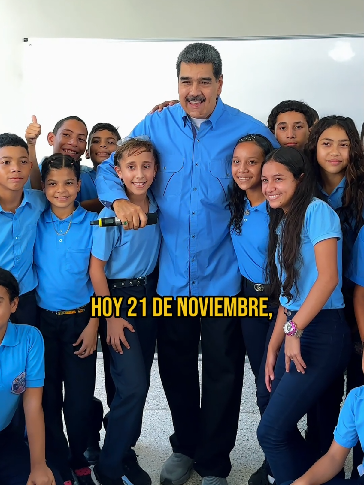 ¡Feliz Día Nacional del Estudiante Venezolano! 🇻🇪📚 Cuando los veo con su rebeldía y su alegría, revivo los recuerdos de los sueños que hoy se hicieron realidad. Ustedes son herederos de más de 100 años de un vigoroso, revolucionario y poderoso movimiento estudiantil que siempre fue anticapitalista y antiimperialista. He sido, soy y seré el Presidente de los estudiantes venezolanos. Mi esencia es la de un hombre de a pie que viene del movimiento estudiantil de mi parroquia. En nuestra Patria, el poder estudiantil es vital: la escuela y la universidad son el terreno donde se forja el carácter, la creatividad y la fortaleza de las ideas. ¿En qué otro país un Presidente convoca a los estudiantes al debate sobre el futuro y les entrega el poder para decidir sobre su educación? ¡Eso es Revolución! Muchachos y muchachas, ¡les viene mucho trabajo!: a estudiar y a luchar. Tienen que ser los mejores para fortalecer la calidad educativa y alinear sus carreras con el desarrollo del país. Deben aprender a defender la tierra produciendo y creando. Cultiven la rebeldía contra lo mal hecho, la crítica y la autocrítica, pues solo así lograremos la independencia mental. Están llamados a transitar el hermoso mundo del siglo XXI como una generación que hará realidad la nueva historia de la democracia directa. ¡Felicitaciones!