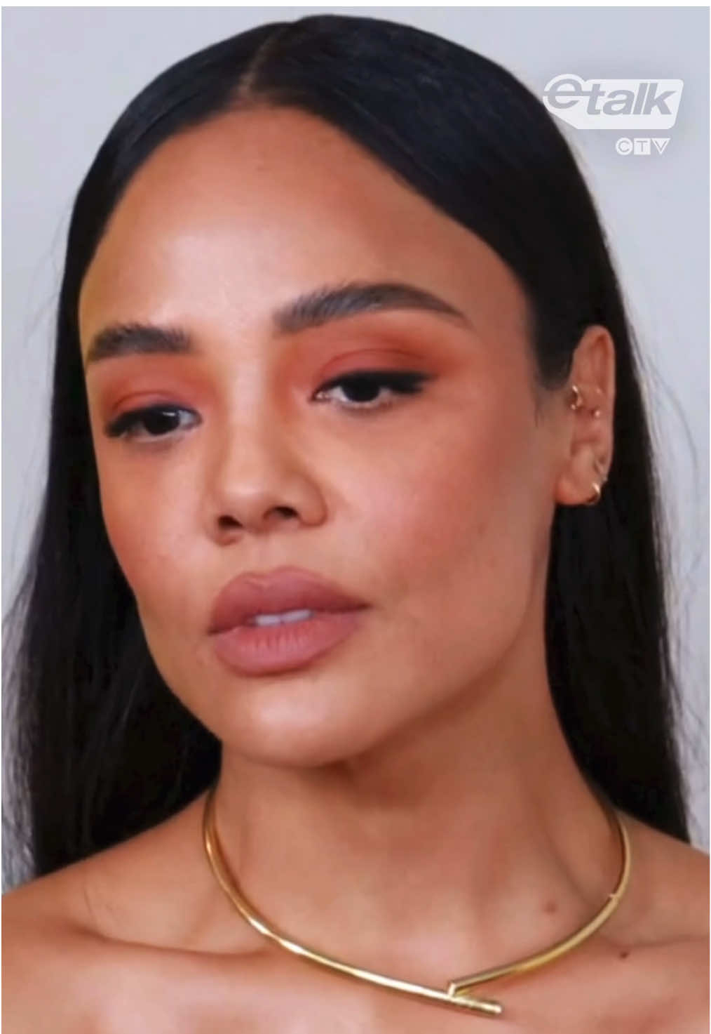 Tessa Thompson showed some love to her ‘Creed’ co-star, Michael B. Jordan, at the 39th Annual American Cinematheque Awards. ❤️ #TessaThompson #MichaelBJordan #Creed  #AmericanCinemathequeAwards #RedCarpet 