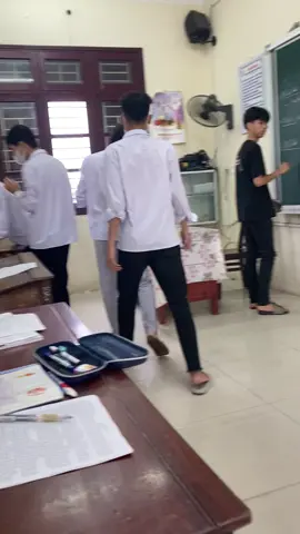 yêu chung 1 em chia lịch không đều 