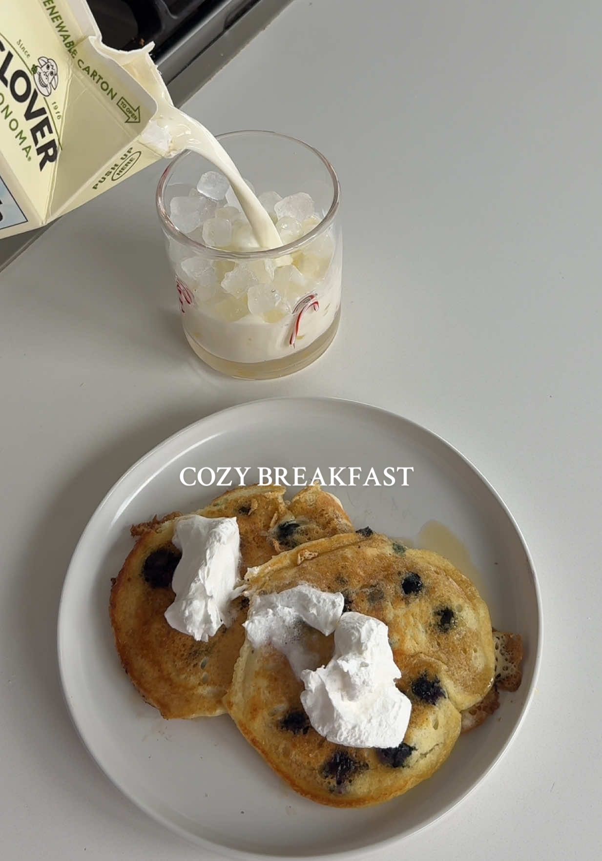 make breakfast with me🫶🏼 #breakfastideas #pancakes #makebreakfastwithme #fyp #asmrcooking 