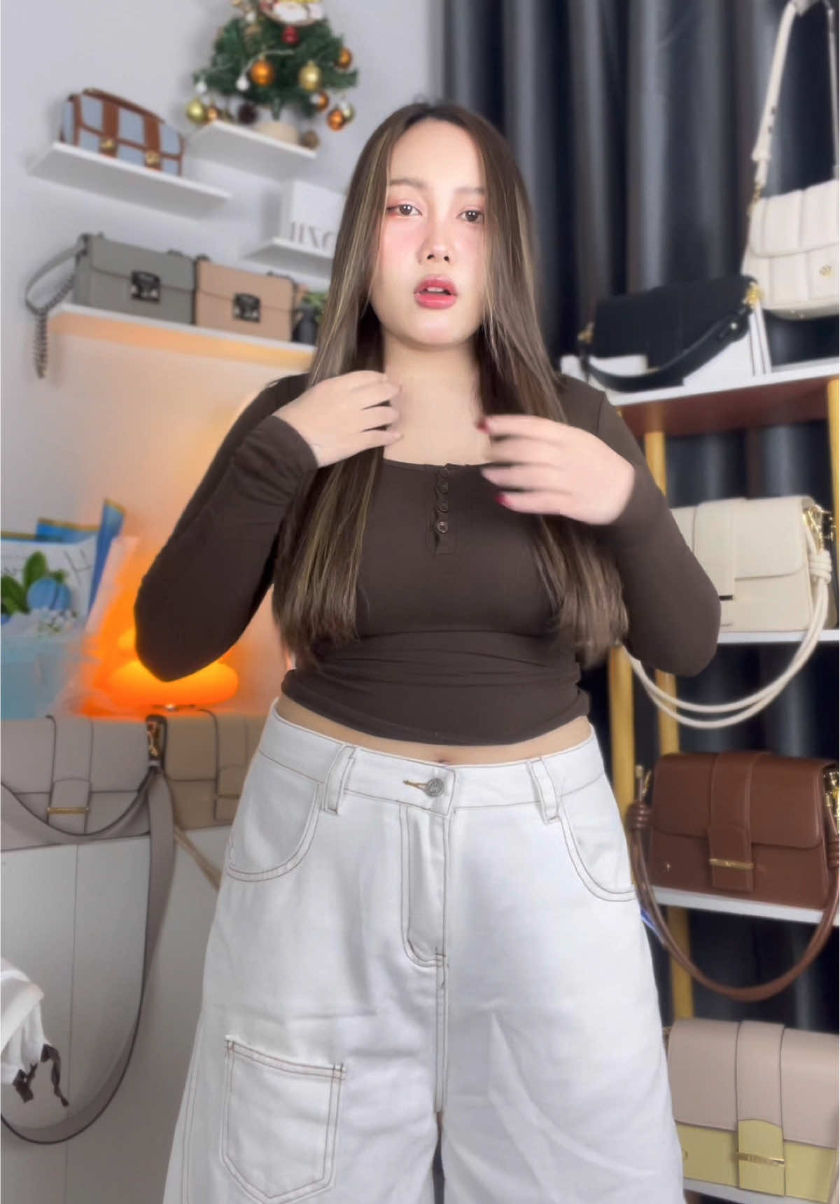 เสื้อึรอปแขนยาว เจนใส่สี กาแฟ 💘👀 #tiktoklook #ไอเดียแต่งตัว #OOTD #mosequeen #เสื้อครอป 