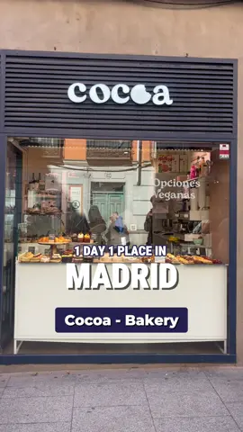 If you love cookies + cinnamons rolls… run to @Cocoa Pastelería 🍪🏃‍♀️‍➡️ #cookies #madrid #spain #Foodie #pasteleria 